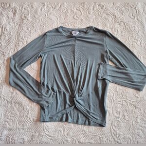 Athleta girls size XXL or 16 light green knot front shirt, Play condition